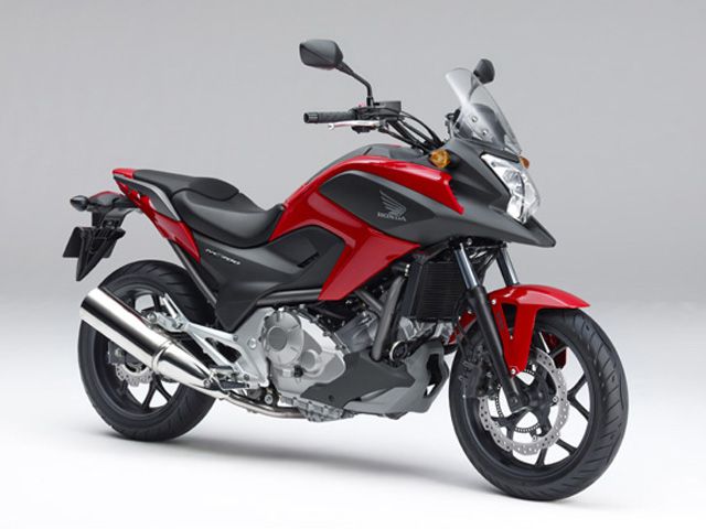 2012年 NC700X Type LD ABS マグナレッド(カタログメイン)