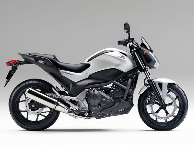 2014年 NC750S マットパールグレアホワイト(カタログメイン)