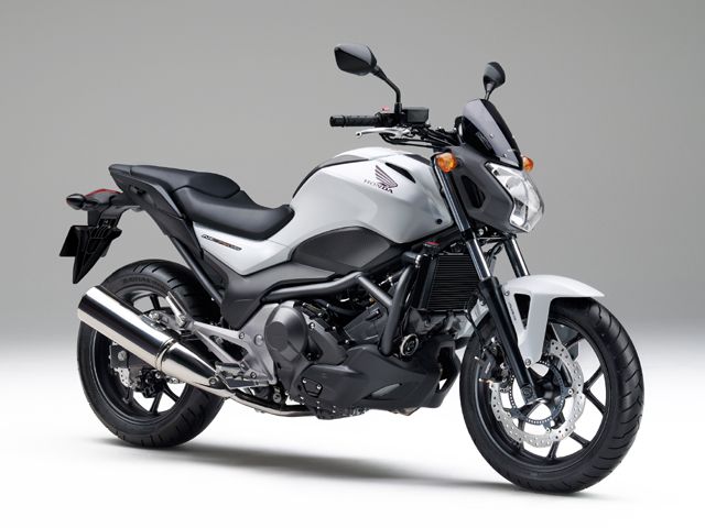 2014年 NC750S Dual Clutch Transmission ABS マットパールグレアホワイト(カタログメイン)