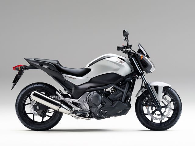 2014年 NC750S Dual Clutch Transmission ABS E Package マットパールグレアホワイト(カタログメイン)