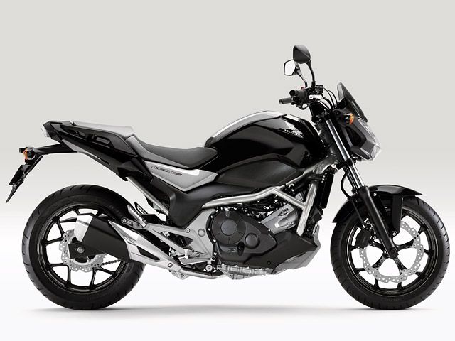 2016年 NC750S マットガンパウダーブラックメタリック(カタログメイン)