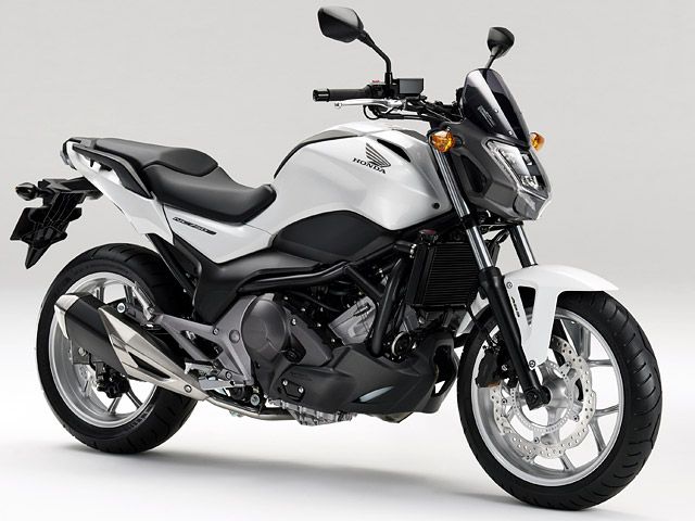 2016年 NC750S Dual Clutch Transmission ABS パールグレアホワイト(カタログメイン)