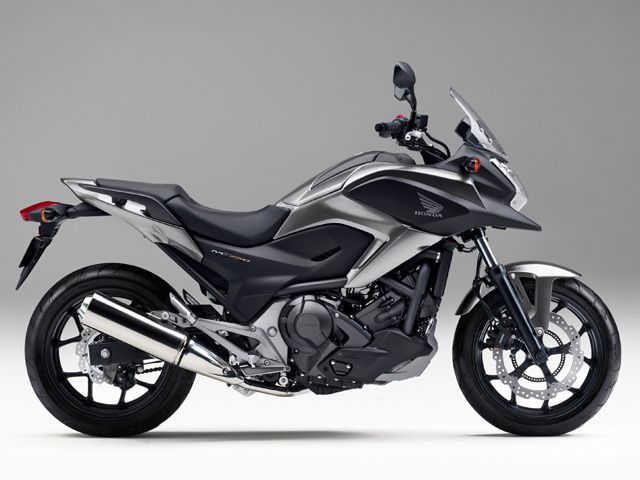 2014年 NC750X Type LD Dual Clutch Transmission ABS ソードシルバーメタリック(カタログメイン)