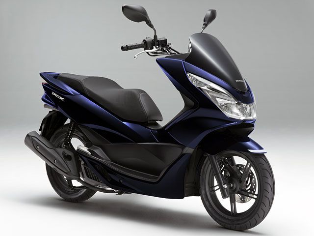 2016年 PCX パールダークアッシュブルー(カタログメイン)