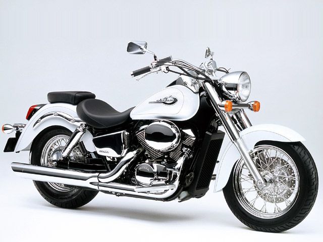 2004年 Shadow 400 パールクリスタルホワイト(カタログメイン)