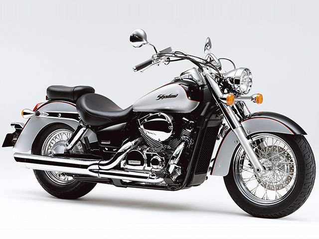 2004年 Shadow 750 アキュレイトシルバーメタリック(カタログメイン)