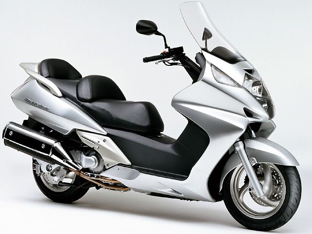 2001年 SILVERWING600 フォースシルバーメタリック(カタログメイン)