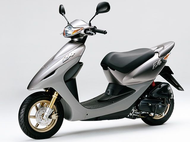 2005年 Smart Dio Z4 シールシルバーメタリック(カタログメイン)