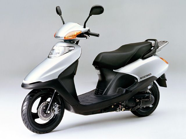 2005年 SPACY 100 コスミックシルバーメタリック(カタログメイン)