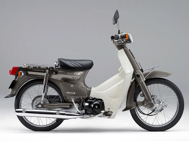 2007年 Super Cub 50 Custom ムーンストーンシルバーメタリック(カタログメイン)