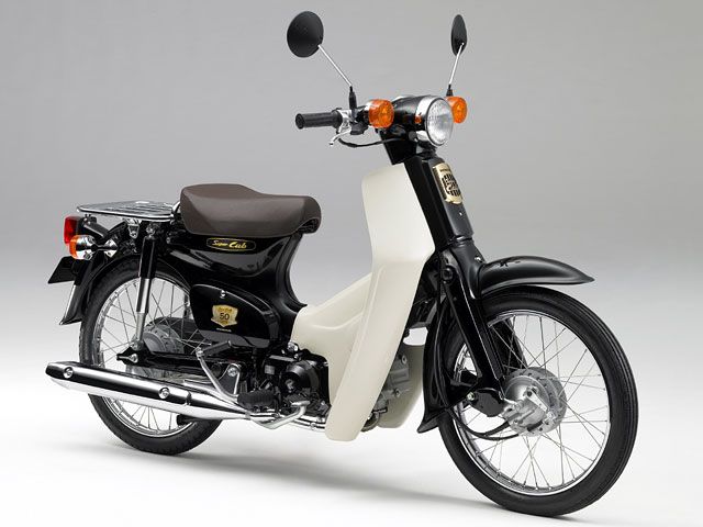 2008年 Super Cub 50 50周年スペシャル グラファイトブラック(カタログメイン)