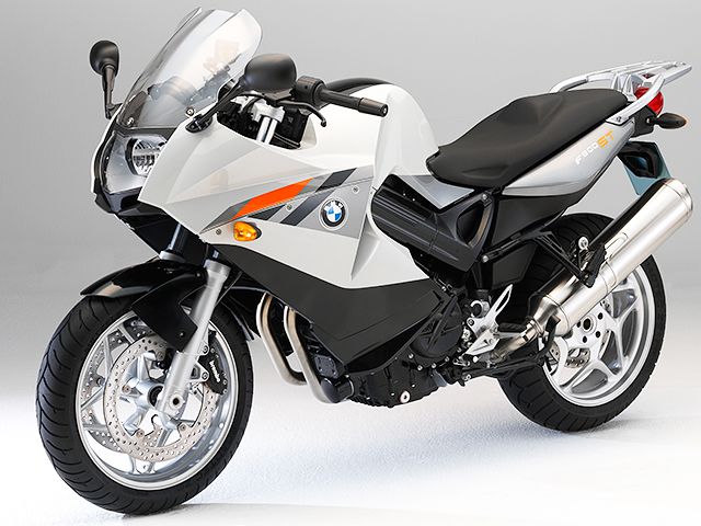 2011年 F800ST (カタログメイン)