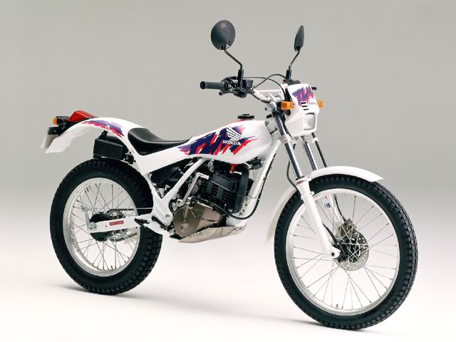 1992年 TLM220R ホワイト(カタログメイン)