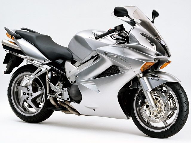 2004年 VFR デジタルシルバーメタリック(カタログメイン)