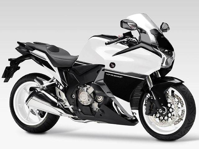 2015年 VFR1200F (カタログメイン)