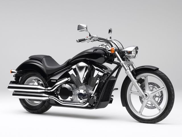 2010年 VT1300CS グラファイトブラック(カタログメイン)