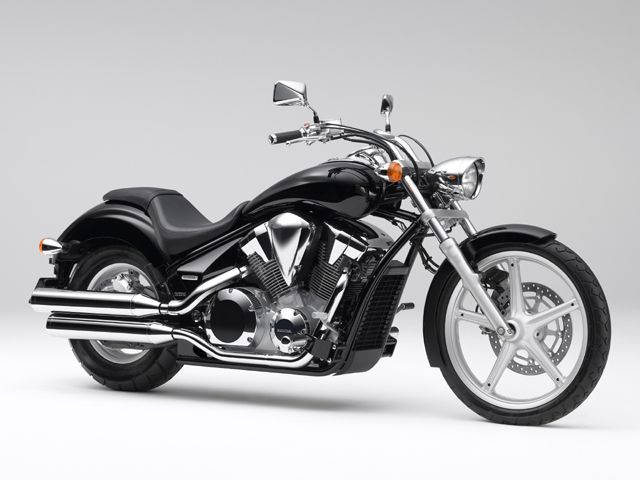 2010年 VT1300CS ABS グラファイトブラック(カタログメイン)