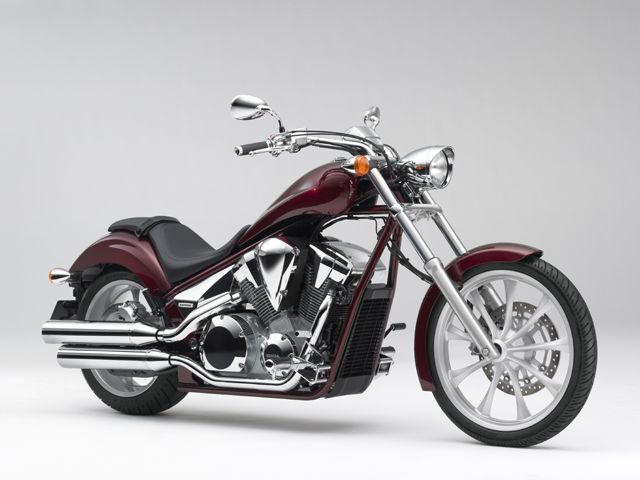 2010年 VT1300CX ABS ボルドーレッドメタリック(カタログメイン)