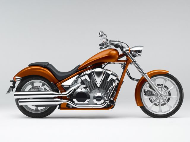 2011年 VT1300CX ABS マットアクシスオレンジメタリック(カタログメイン)