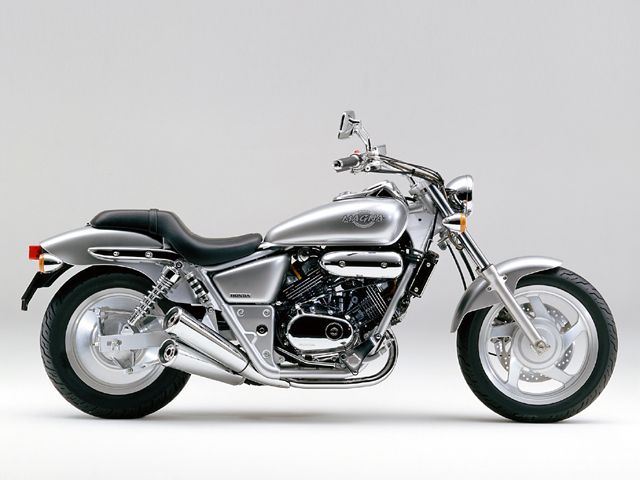 2001年 V-TWIN MAGNA フォースシルバーメタリック(カタログメイン)
