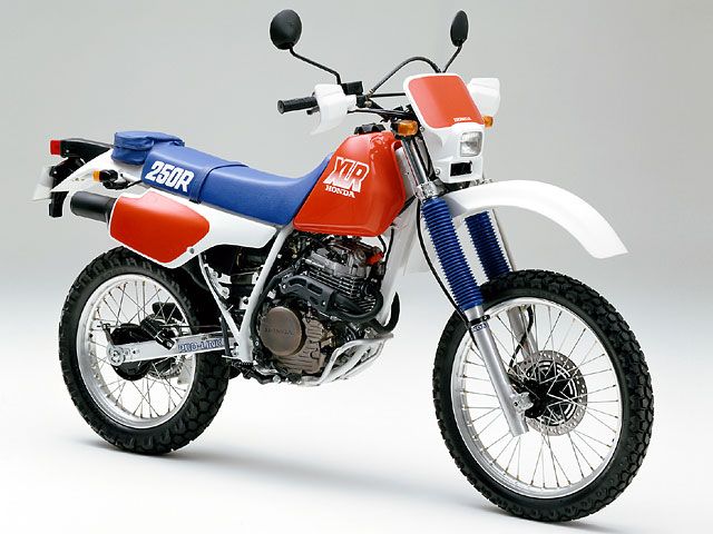 1987年 XLR250R レッド/ホワイト(カタログメイン)