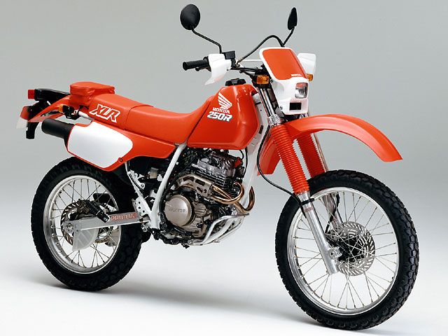 1989年 XLR250R レッド(カタログメイン)
