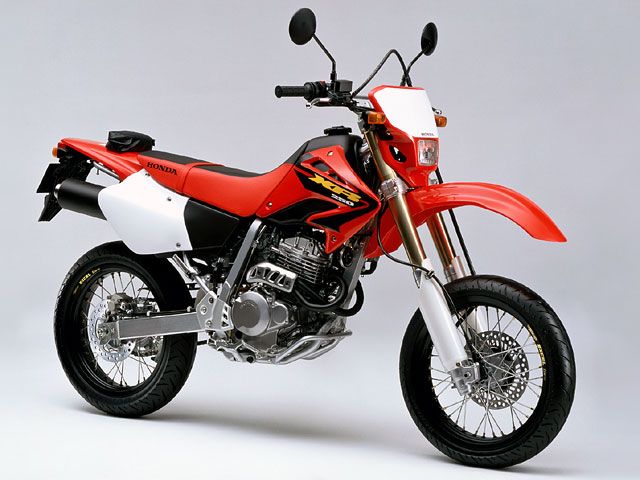 2003年 XR250MOTARD ファイティングレッド(カタログメイン)