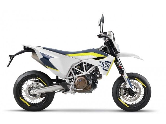 2017年 701 SUPERMOTO (カタログメイン)