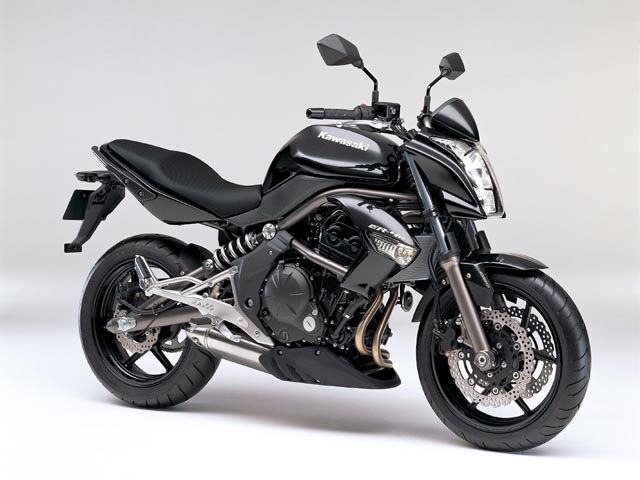 2011年 ER-4n ABS メタリックスパークブラック(カタログメイン)