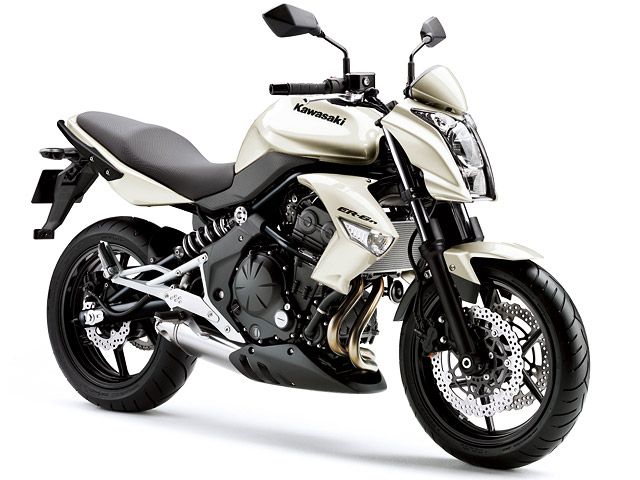 2011年 ER-6n パールホワイト(カタログメイン)