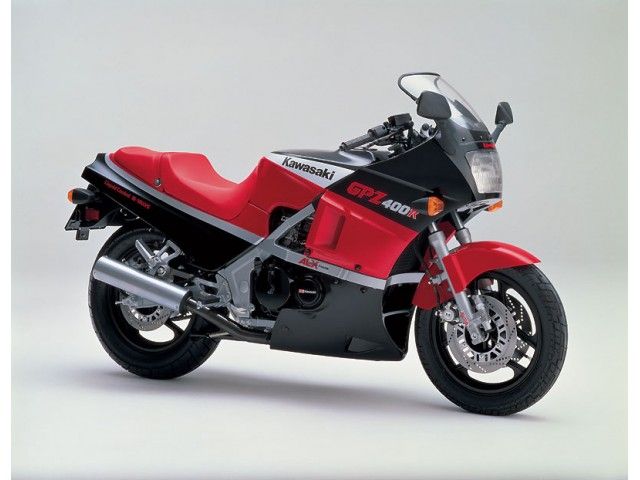 1985年 GPZ400R (カタログメイン)