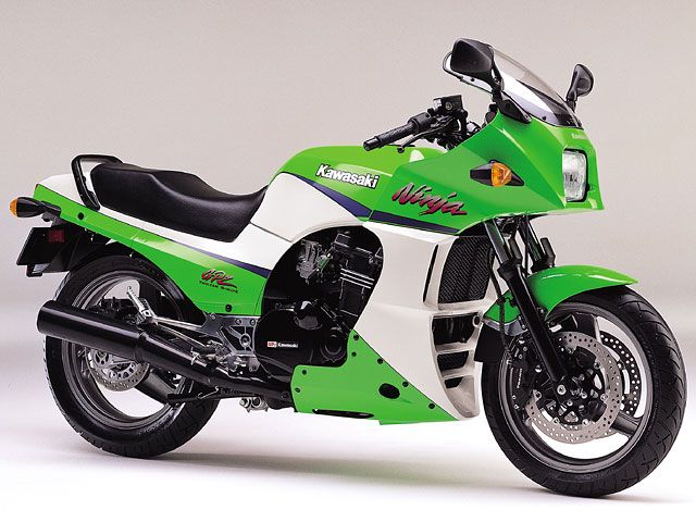 2002年 GPZ900R Ninja ライムグリーン×パールアルペンホワイト(カタログメイン)