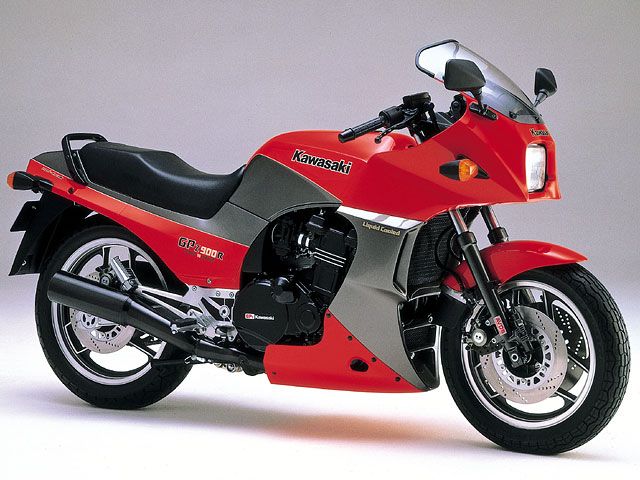 1984年 GPZ900R Ninja ファイアクラッカーレッド×メタリックグレーストーン(欧州仕様)(カタログメイン)