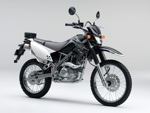 2015年 KLX125 エボニー(カタログメイン)