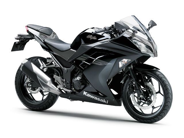 2017年 Ninja 250 メタリックスパークブラック×メタリックグラファイトグレー(カタログメイン)