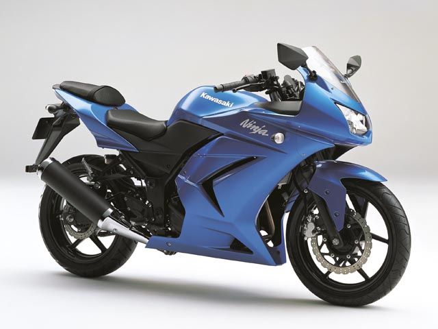 2010年 Ninja 250R メタリックアイランドブルー(カタログメイン)
