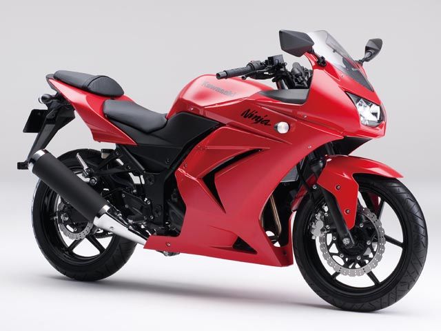 2012年 Ninja 250R パッションレッド(カタログメイン)