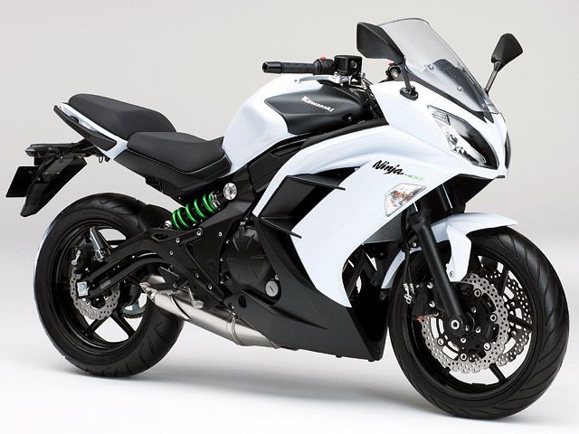 2015年 Ninja 400 パールスターダストホワイト/メタリックフラットスパークブラック(カタログメイン)