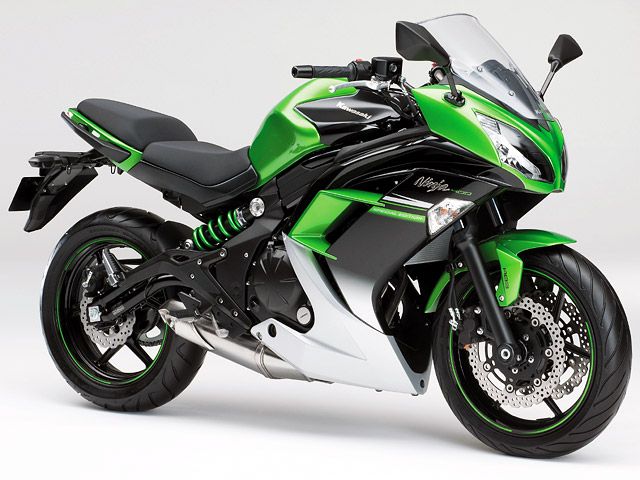 2015年 Ninja 400 ABS Special Edition キャンディライムグリーン×メタリックスパークブラック(カタログメイン)