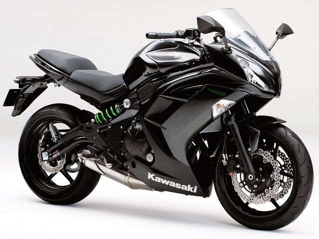 2016年 Ninja 400 メタリックカーボングレー(カタログメイン)