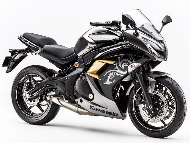 2017年 Ninja 400 ABS Special Edition メタリックグラファイトグレー×メタリックスパークブラック(カタログメイン)