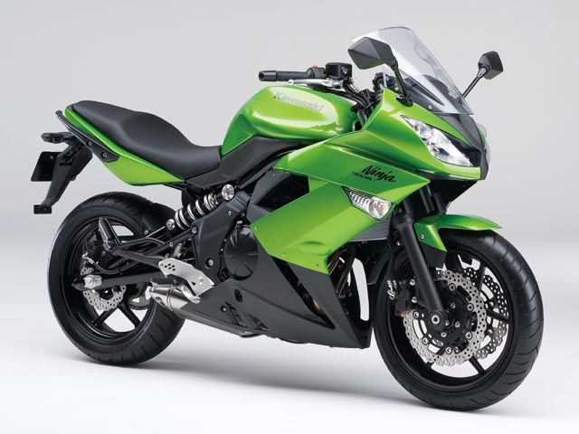 2013年 Ninja 400R キャンディライムグリーン(カタログメイン)
