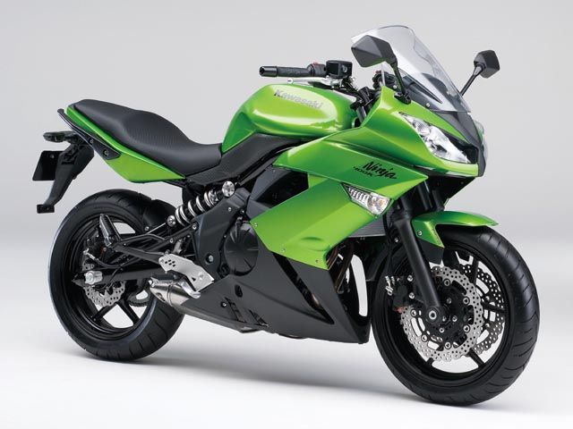 2013年 Ninja 400R ABS キャンディライムグリーン(カタログメイン)