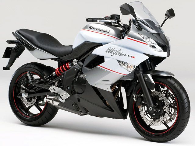 2013年 Ninja 400R Special Edition メタリックムーンダストグレー/パールスターダストホワイト（カタログメイン）