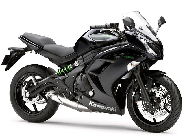 2015年 Ninja 650 メタリックスパークブラック×メタリックフラットスパークブラック(カタログメイン)