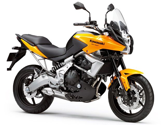 2010年 Versys 650 ABS パールソーラーイエロー×メタリックフラットスーパーブラック(カタログメイン)