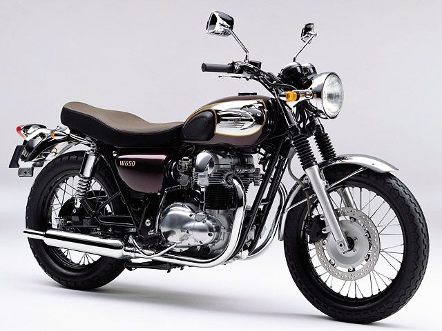 2005年 W650 Chrome Version ローハンドル仕様 メタリックマジェスティックレッド×クロームメッキ(カタログメイン)