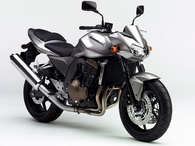 2005年 Z750 メタリックファントムシルバー(カタログメイン)