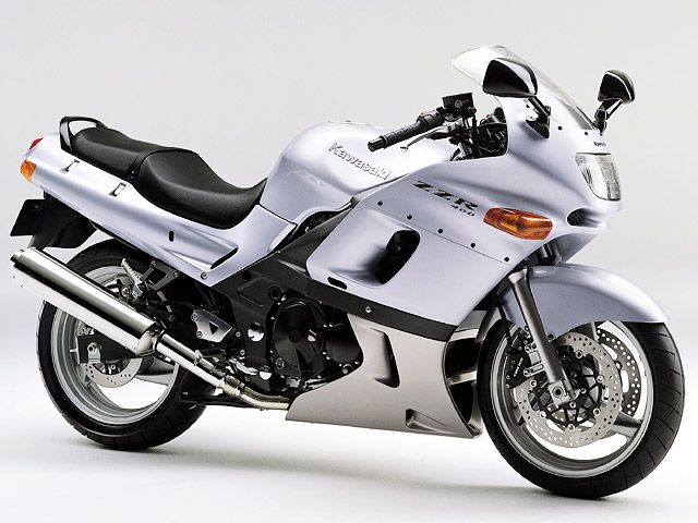 2005年 ZZR400 ギャラクシーシルバーTYPE2(カタログメイン)