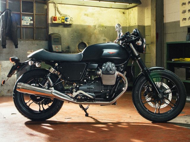 2015年 V7 Stone ダークライダー(カタログメイン)